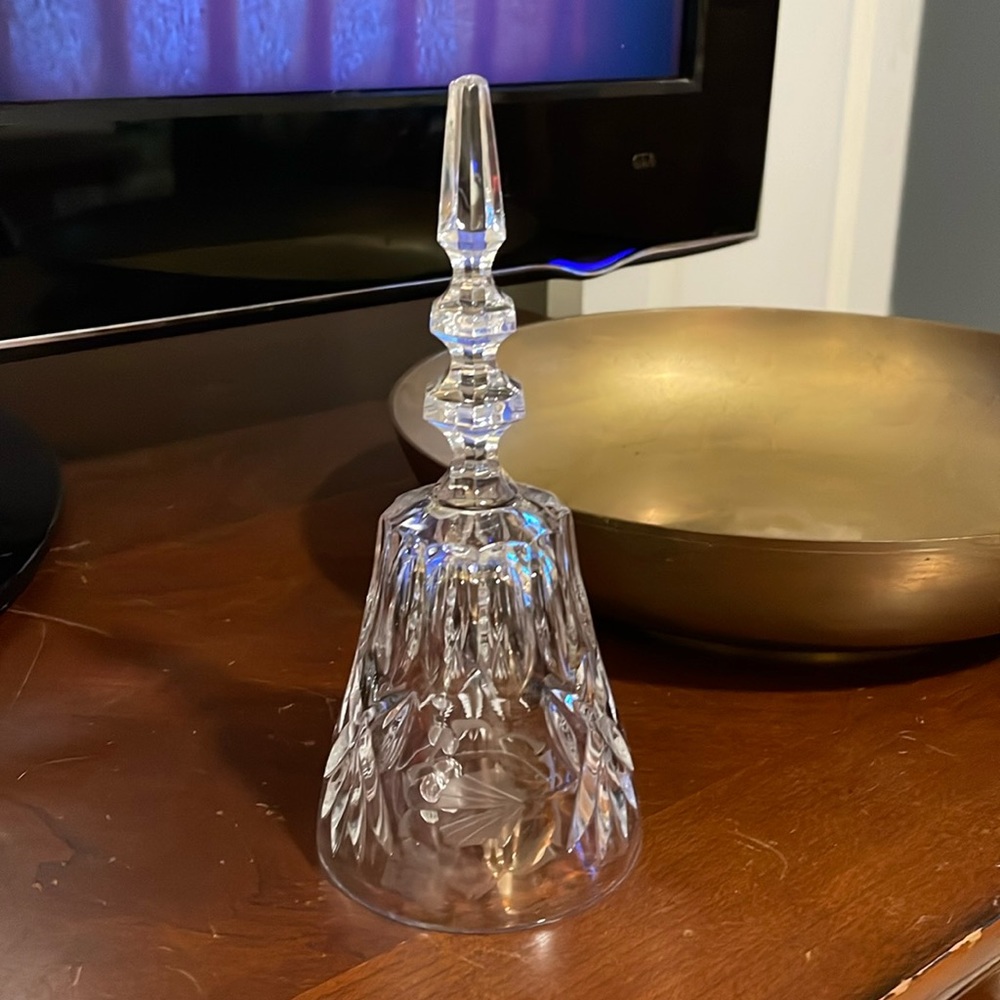 Crystal bell